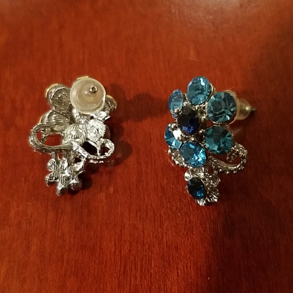 Turquoise blue crystal earrings - Picture 2 of 2